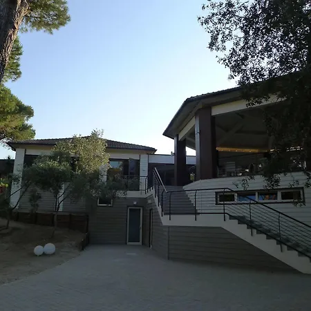 Paradu Ecovillage & Resort Resort